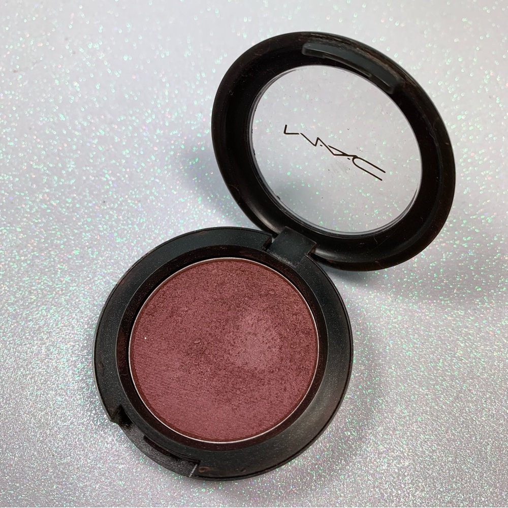 MAC Eyeshadow Frame Frost